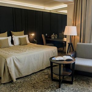King Room Garden View